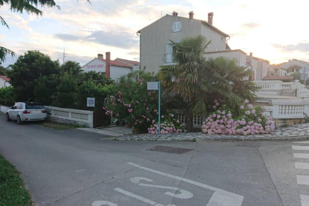 Near Beach - Apartments Marica - Studio Rovinj Exterior foto